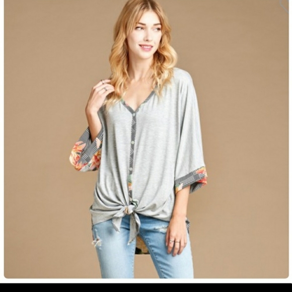 🟠Boutique Half Floral Top🟠 - Picture 3 of 4